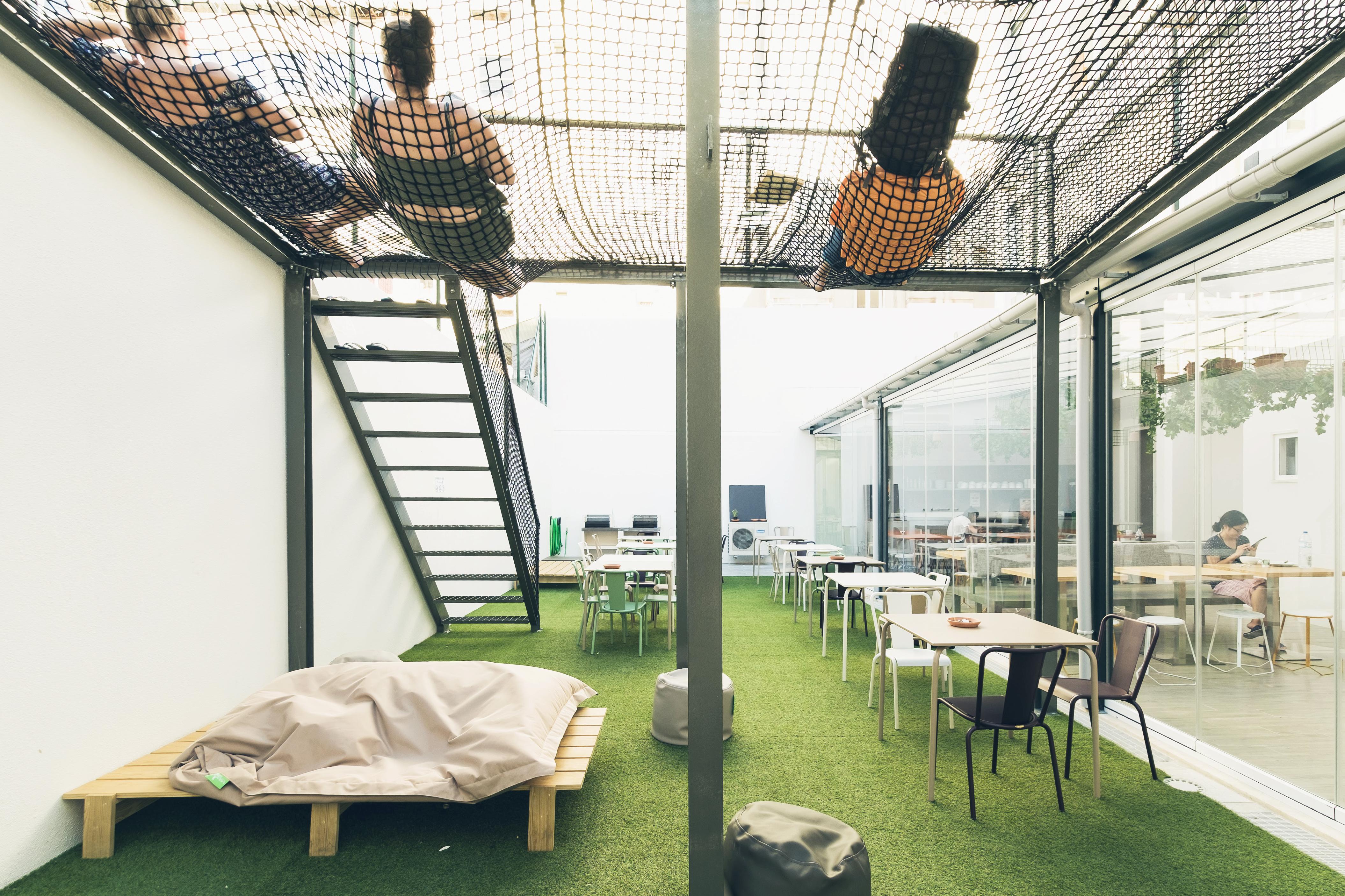 Хостел Wot Lisbon Patio Екстер'єр фото